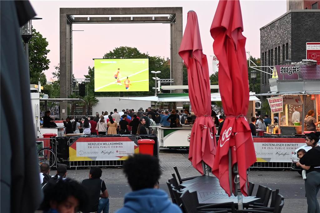 Obwohl Deutschland nicht im Finale stand, wollten in Dorsten zahlreiche Fußball-Fans das Spiel beim Public Viewing sehen.