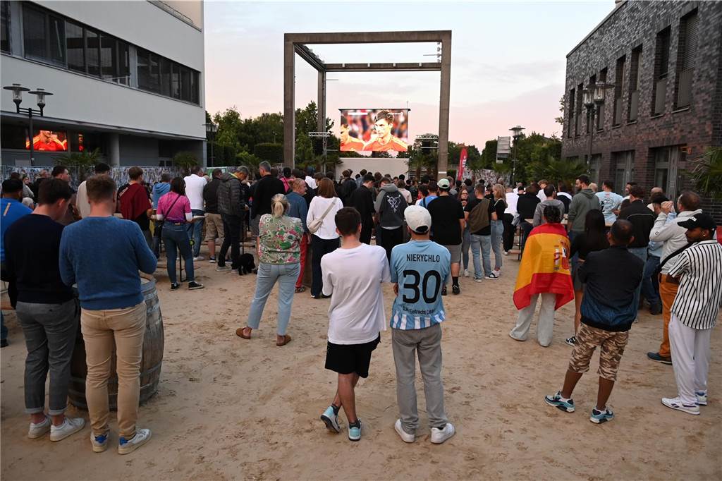 Obwohl Deutschland nicht im Finale stand, wollten in Dorsten zahlreiche Fußball-Fans das Spiel beim Public Viewing sehen.