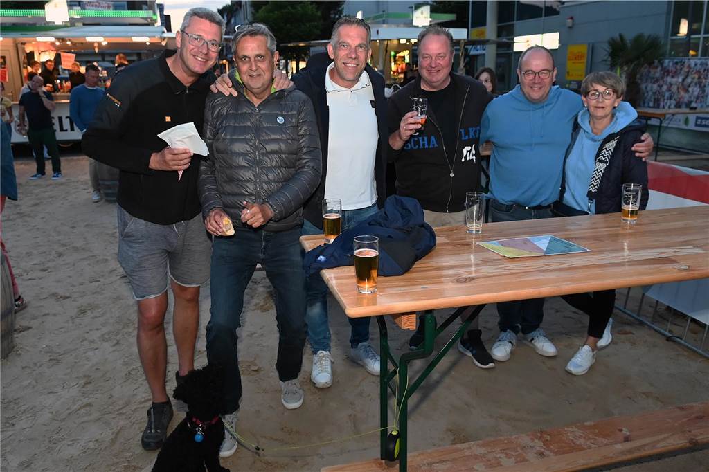 Obwohl Deutschland nicht im Finale stand, wollten in Dorsten zahlreiche Fußball-Fans das Spiel beim Public Viewing sehen.