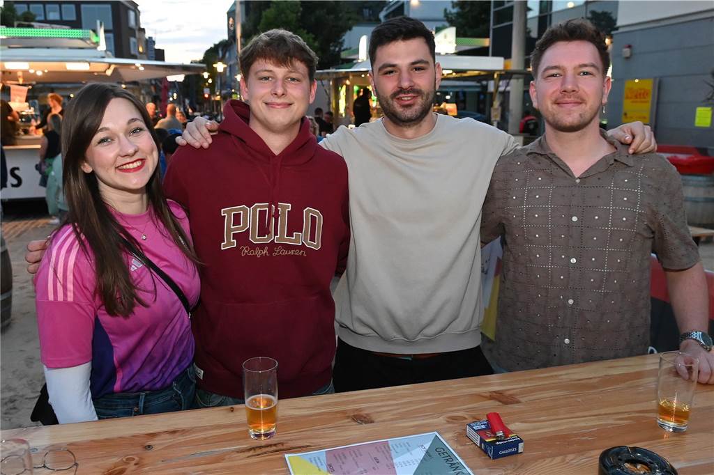 Obwohl Deutschland nicht im Finale stand, wollten in Dorsten zahlreiche Fußball-Fans das Spiel beim Public Viewing sehen.