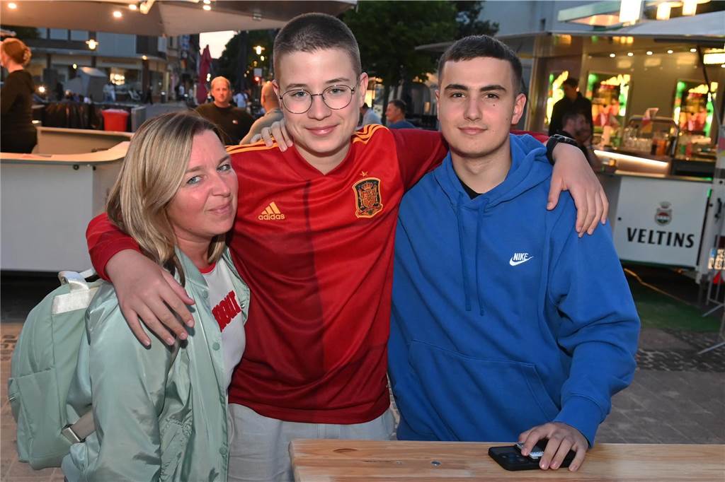 Obwohl Deutschland nicht im Finale stand, wollten in Dorsten zahlreiche Fußball-Fans das Spiel beim Public Viewing sehen.