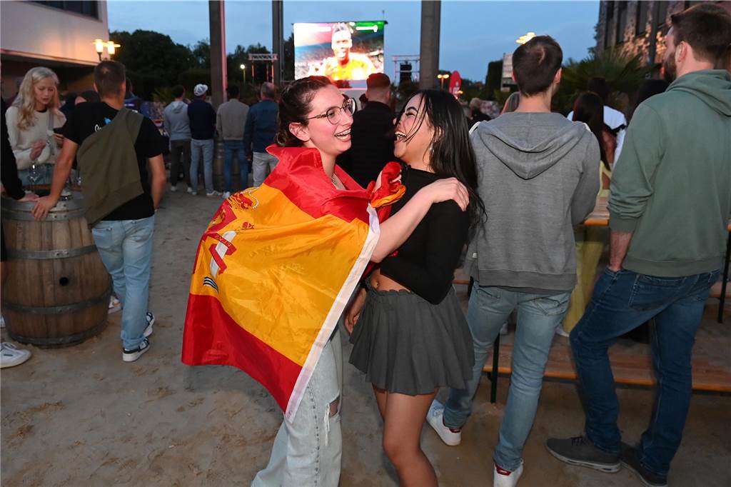 Obwohl Deutschland nicht im Finale stand, wollten in Dorsten zahlreiche Fußball-Fans das Spiel beim Public Viewing sehen.