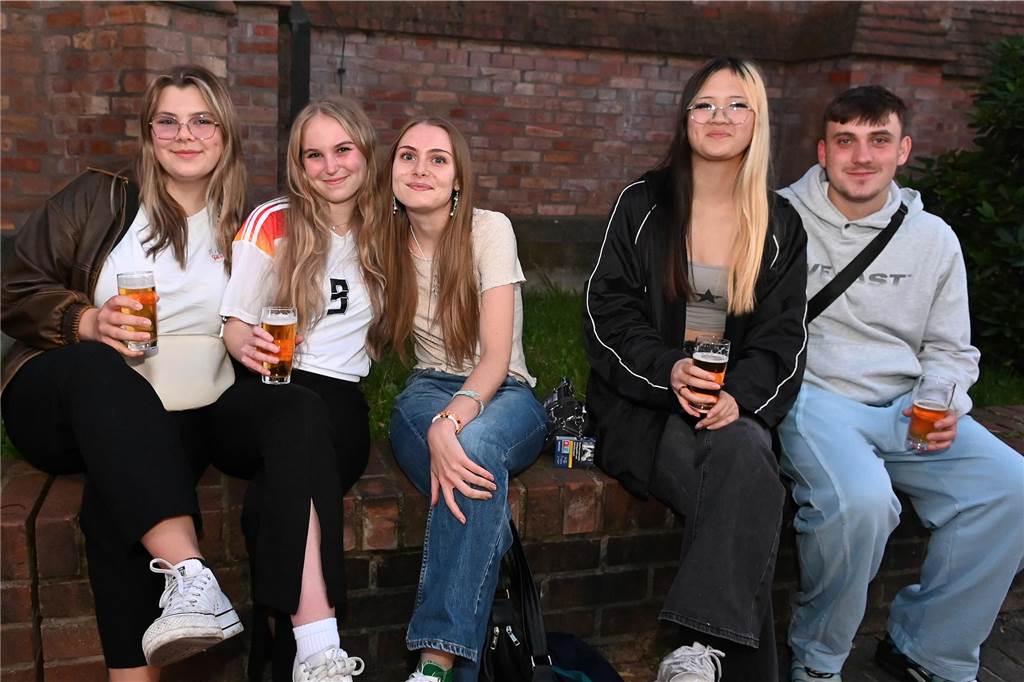 Obwohl Deutschland nicht im Finale stand, wollten in Dorsten zahlreiche Fußball-Fans das Spiel beim Public Viewing sehen.
