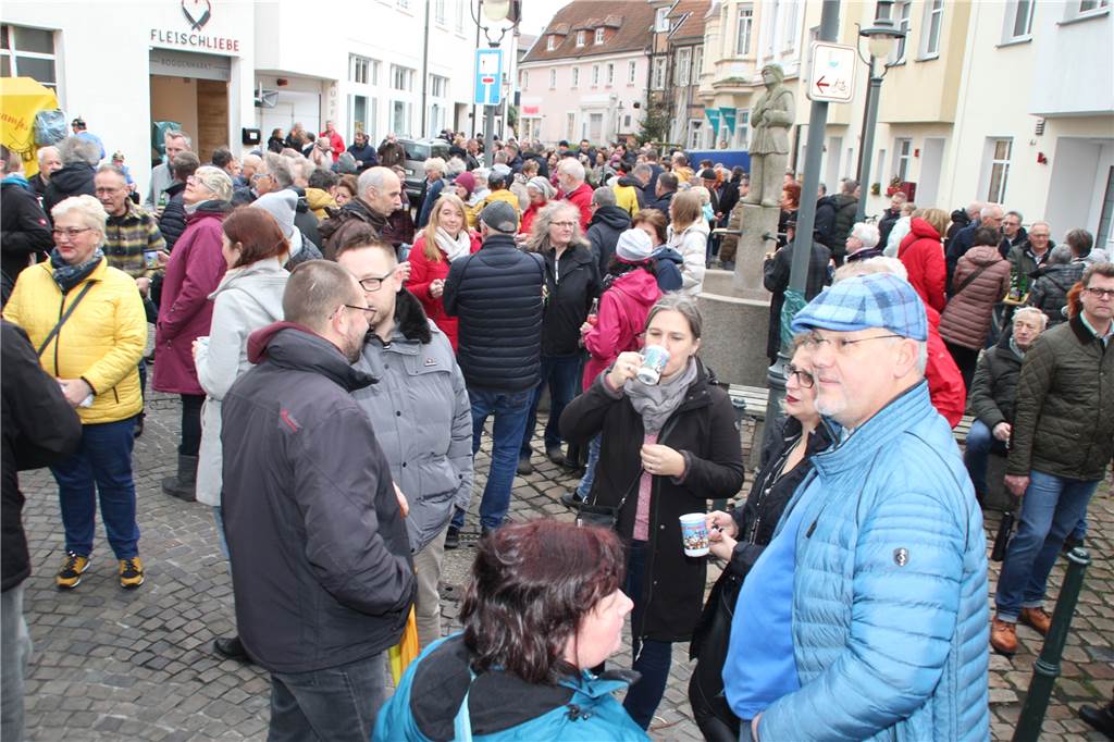 Obwohl die Besucherzahlen aus Vor-Corona-Zeiten nicht erreicht werden konnten, war der Roggenmarkt gut gefüllt.