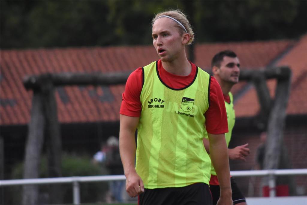 Luis Krampe feiert Traumeinstand beim FC Nordkirchen: Ex-Werner glänzt mit unbekannter Qualität Luis Krampe beim Trainingsauftakt des FC Nordkirchen.