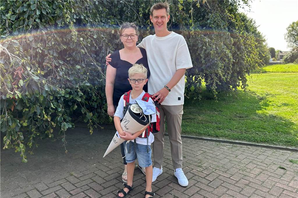 Tolles Wetter und gute Laune zur Einschulung in Henrichenburg Obwohl es auf dem Bild anders wirkt, freut sich Max Hartung auf das kommende Schuljahr.