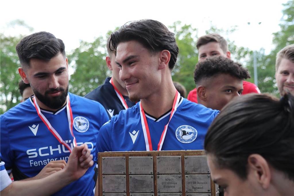 Vom MSV Duisburg über Schalke 04 zum SV Schermbeck: Semih Sarli hat den Profitraum noch nicht ausgeträumt Obwohl Sarli mit Arminia Bielefeld zahlreiche Aufstiege feierte, übernahm der Klub aus Ostwestfalen ihn nicht zu den Profis.