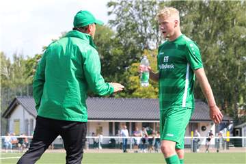 Obwohl Tim Kortenbusch (r.) einer der absoluten Leistungsträger beim SuS Olfen ist besorgte ihm sein Coach Patrick Linnemann (l.) ein Probetraining bei Oberligist Holzwickeder SC.