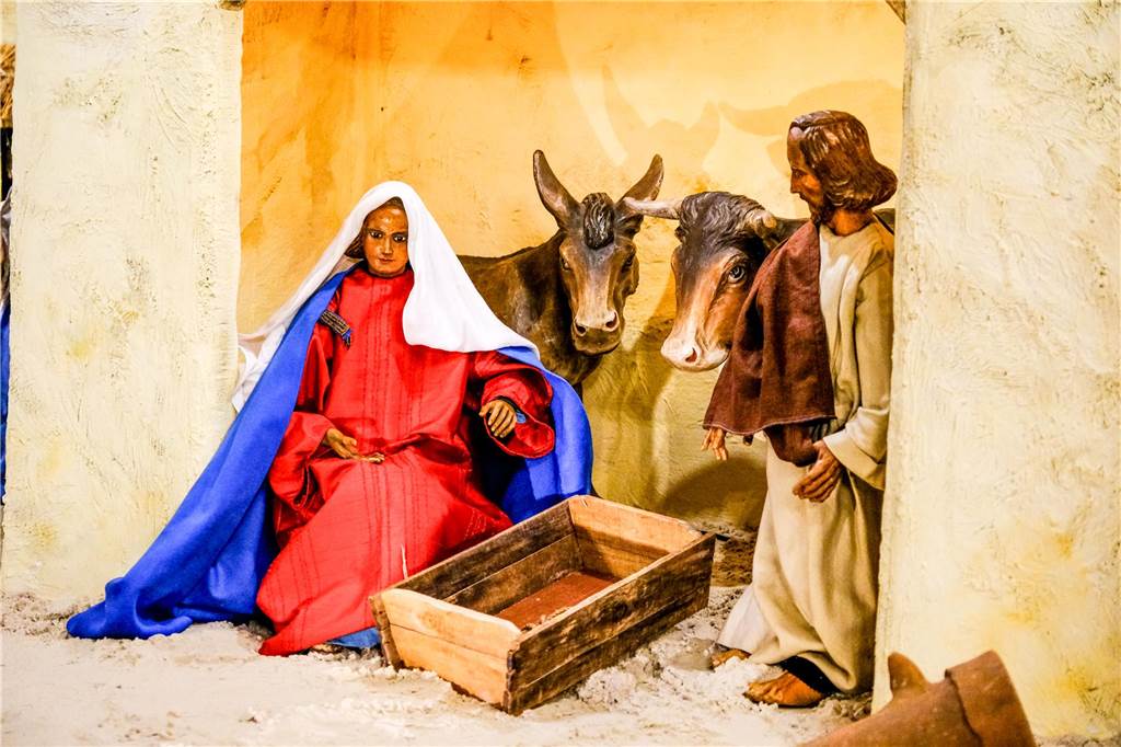 Besucher kommen sogar mit dem Reisebus zur Krippe nach Stuckenbusch Eine Szene aus der Krippe St. Franziskus in Recklinghausen.
