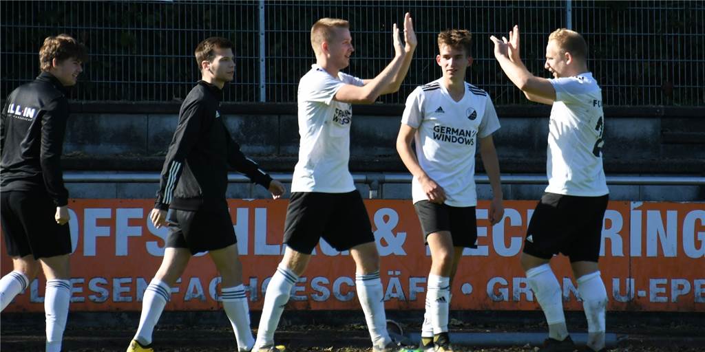 A-Ligist FC Oeding präsentiert den Trainer für die kommende Spielzeit Oedinger Torjubel: Applaus gab es auch für den neuen Trainer.