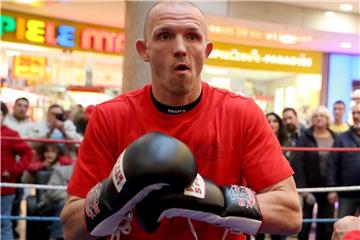 Öffentliches Pressetraining mit Jürgen Brähmer vor der Boxgala in Schwerin. Foto: Bernd Wüstneck