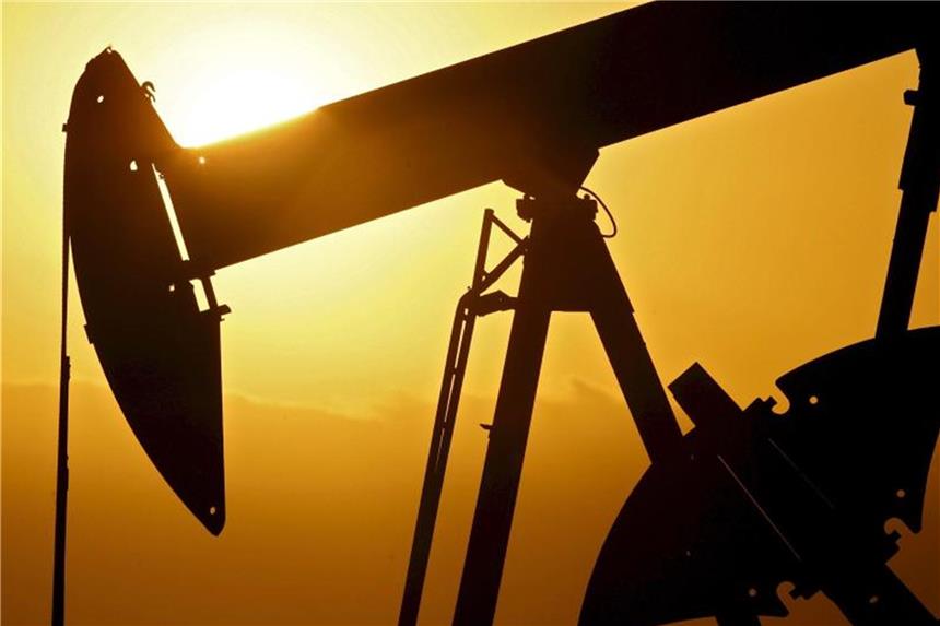 Ölpreise steigen weiter Ölpumpen auf einem Ölfeld bei Ponca City, Oklahoma. Die führenden Rohölsorten der Welt sind auf das Niveau von Ende 2014 gestiegen. Foto: Larry W. Smith/EPA