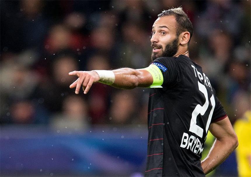 BVB verpflichtet Leverkusens Ömer Toprak Ömer Toprak trägt ab der kommenden Saison das Trikot von Borussia Dortmund.