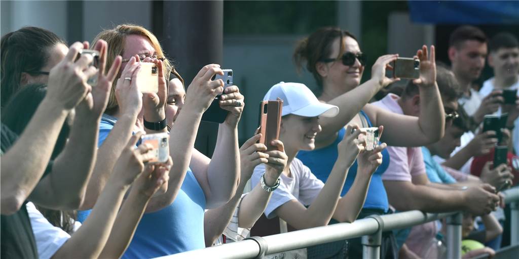 B-Junioren-Stadtmeisterschaft: Favorit Wacker Obercastrop lässt trotz Hitze nichts anbrennen Offenbar fotogen waren die B-Junioren des neuen Stadtmeisters Wacker Obercastrop. Ihre Anhänger bannten zumindest den Erfolg in unzähligen Bildern.