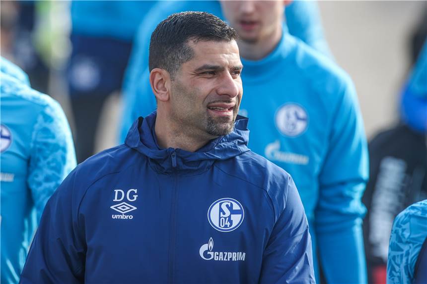 Beim Schalker Trainingsstart sind 500 Zuschauer zugelassen Offizieller Trainingsstart am Donnerstag: S04-Coach Dimitrios Grammozis bittet dann zur ersten „richtigen“ Einheit - 500 Zuschauer können dabei sein.