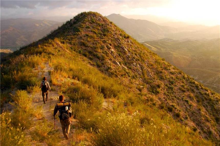 4280 Kilometer zu Fuß durch die USA Oft passiert es, dass viele PCT'ler für die Schönheit der Landschaft keinen Blick mehr haben, denn das tägliche Laufpensum ist hoch, wenn man das Ziel in Kanada rechtzeitig erreichen möchte. Foto: Ryan Choi
