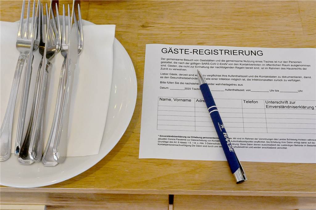 Oft wird vor der Speisekarte schon die Registrierungsliste verteilt.