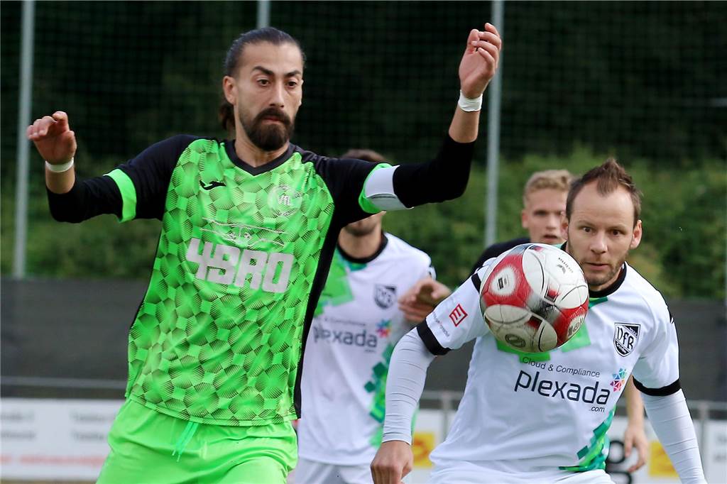 Kirchhörder SC patzt im falschen Moment: Alle Dortmunder Bezirksliga-Spiele in der Übersicht Oguzhan Kuz (l.) und der VfL Kemminghausen bleiben sieglos.