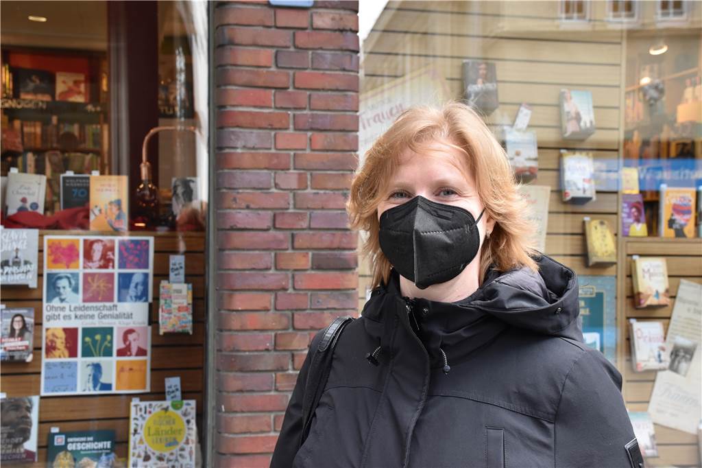 Glücksmomente trotz Corona - „Kinderlachen verschönert den Alltag" Ohne Brille, dafür mit Kontaktlinsen - auch das ist ein Glücksmoment. Martina Plath freut sich, dass sie nach langem Warten endlich angepasste Kontaktlinsen bekommen hat.