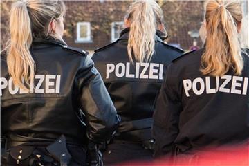 „Ohne die Durchsetzung von Sicherheit, Recht und Ordnung ist freiheitliches Leben in einer offenen Gesellschaft nicht vorstellbar“, warnt dbb-Chef Ulrich Silberbach. Foto: Julian Stratenschulte/Symbolbild
