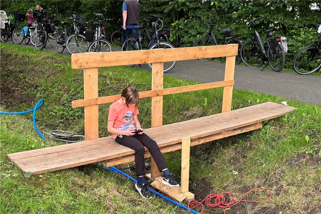 Ohne Handy geht es auch bei einer Radtour nicht. 