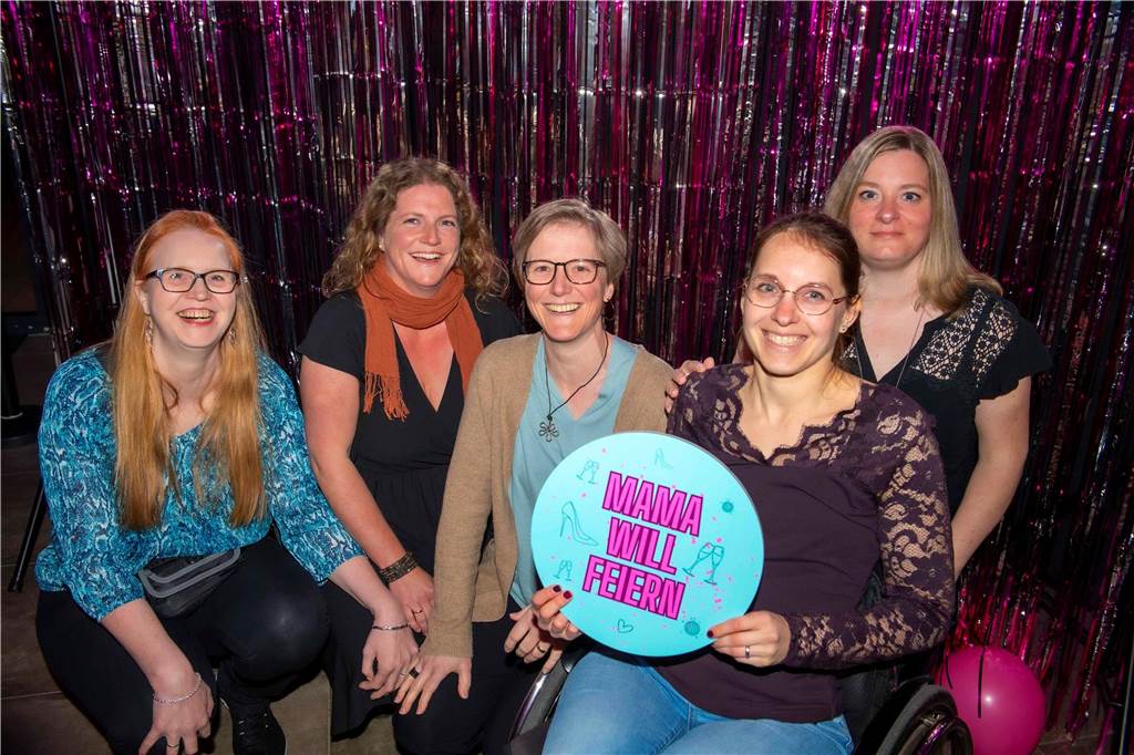Ohne Partner und Kinder lässt es sich gut feiern - das bewiesen viele Frauen in der Halterner Stadtmühle.