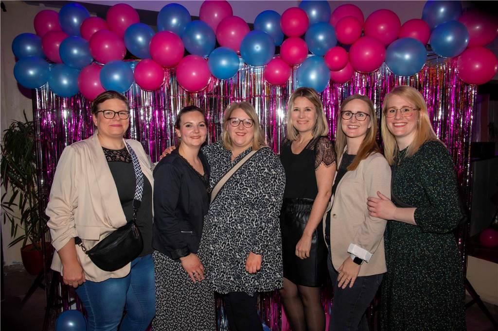 Ohne Partner und Kinder lässt es sich gut feiern - das bewiesen viele Frauen in der Halterner Stadtmühle.