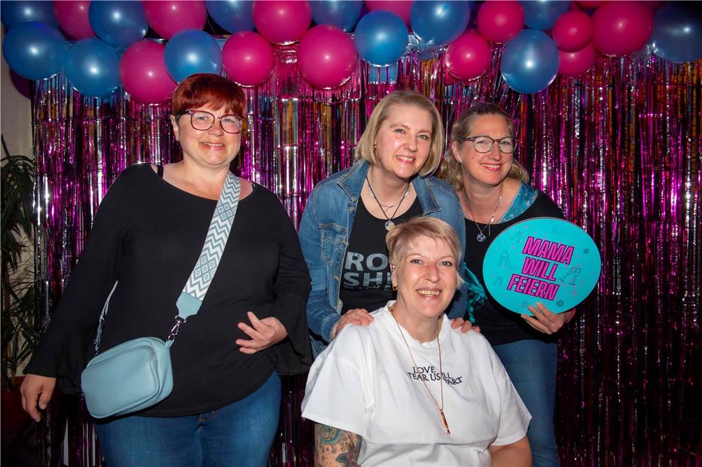 Ohne Partner und Kinder lässt es sich gut feiern - das bewiesen viele Frauen in der Halterner Stadtmühle.