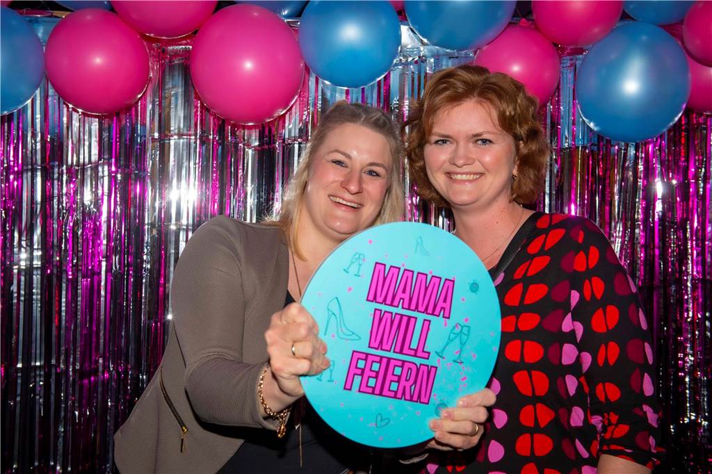 Ohne Partner und Kinder lässt es sich gut feiern - das bewiesen viele Frauen in der Halterner Stadtmühle.