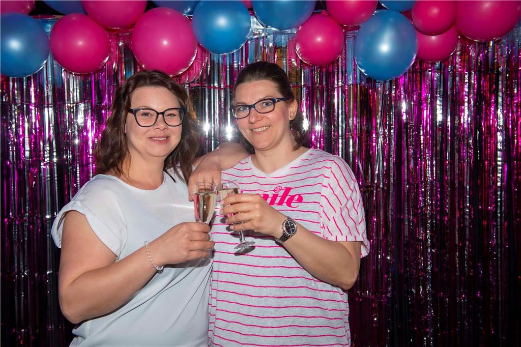 Ohne Partner und Kinder lässt es sich gut feiern - das bewiesen viele Frauen in der Halterner Stadtmühle.