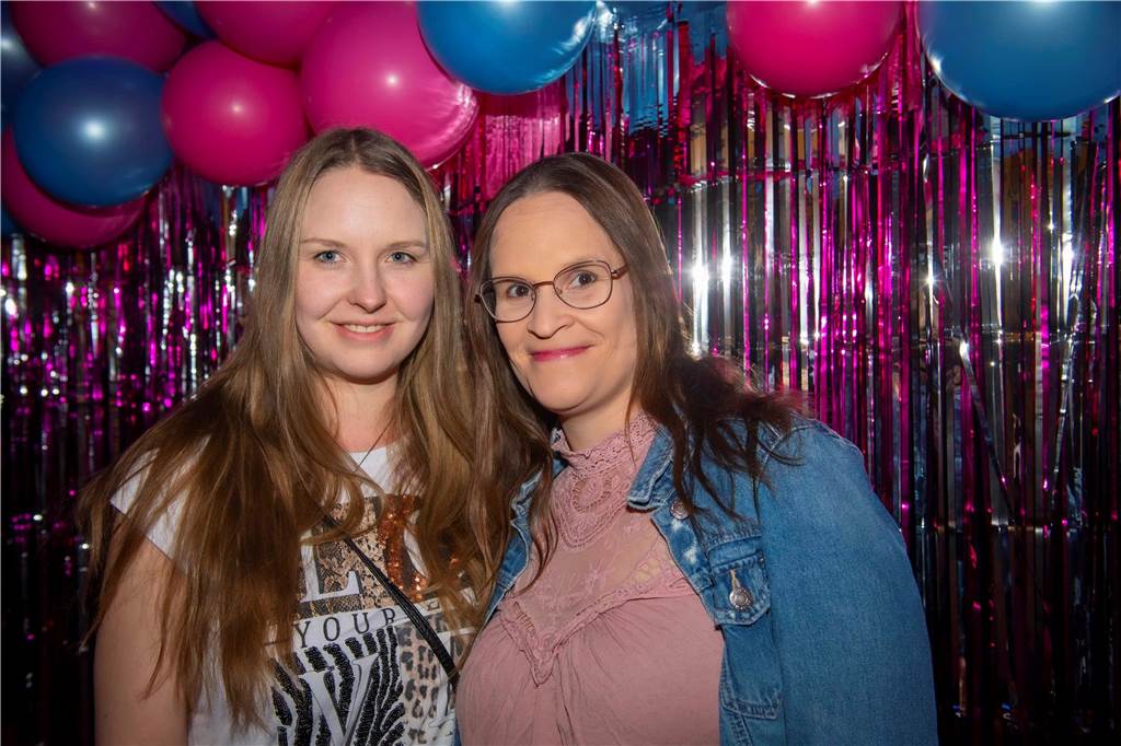 Ohne Partner und Kinder lässt es sich gut feiern - das bewiesen viele Frauen in der Halterner Stadtmühle.