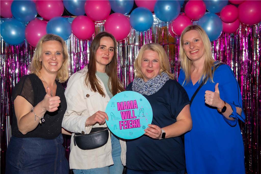 Ohne Partner und Kinder lässt es sich gut feiern - das bewiesen viele Frauen in der Halterner Stadtmühle.