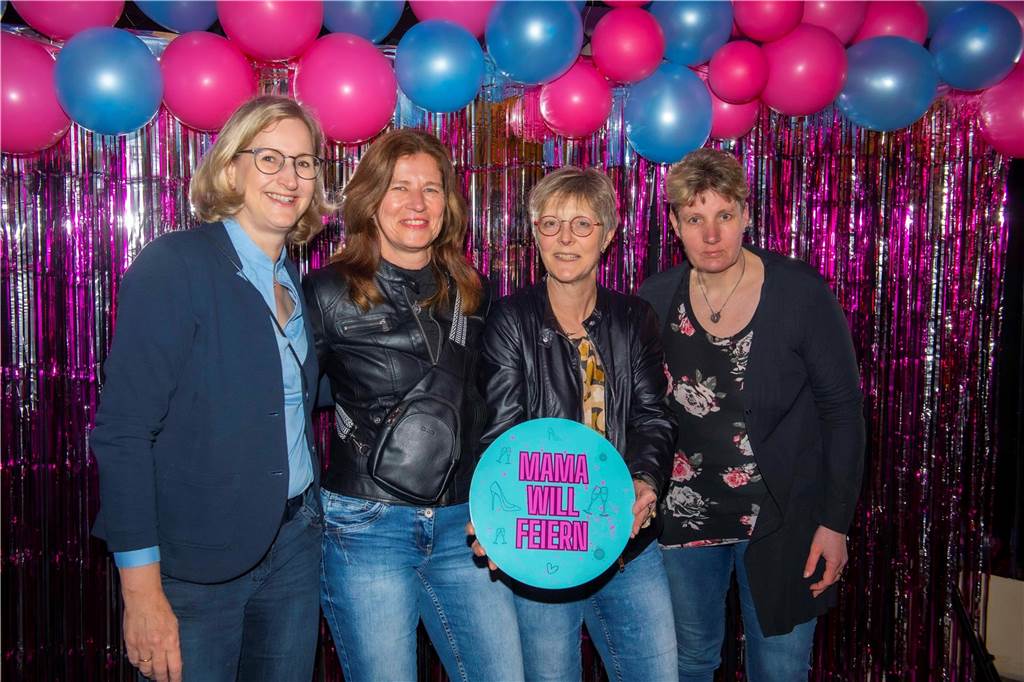 Ohne Partner und Kinder lässt es sich gut feiern - das bewiesen viele Frauen in der Halterner Stadtmühle.