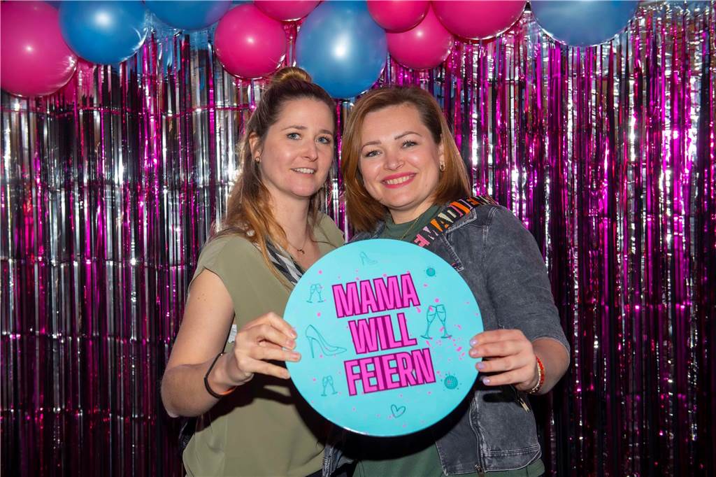 Ohne Partner und Kinder lässt es sich gut feiern - das bewiesen viele Frauen in der Halterner Stadtmühle.