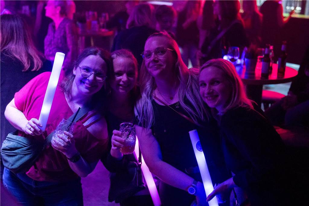Ohne Partner und Kinder lässt es sich gut feiern - das bewiesen viele Frauen in der Halterner Stadtmühle.