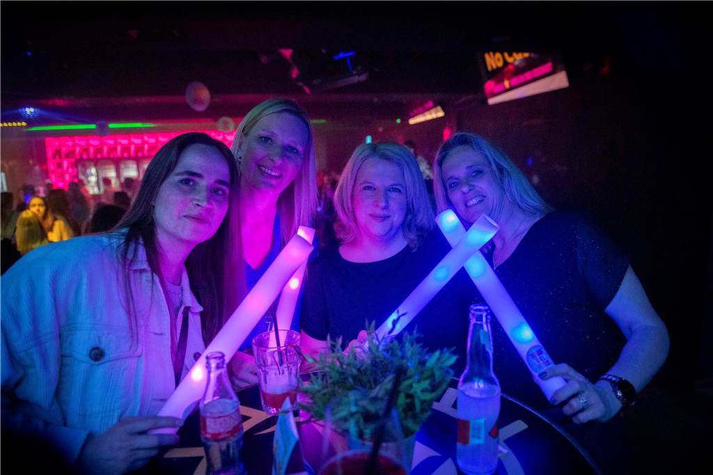 Ohne Partner und Kinder lässt es sich gut feiern - das bewiesen viele Frauen in der Halterner Stadtmühle.