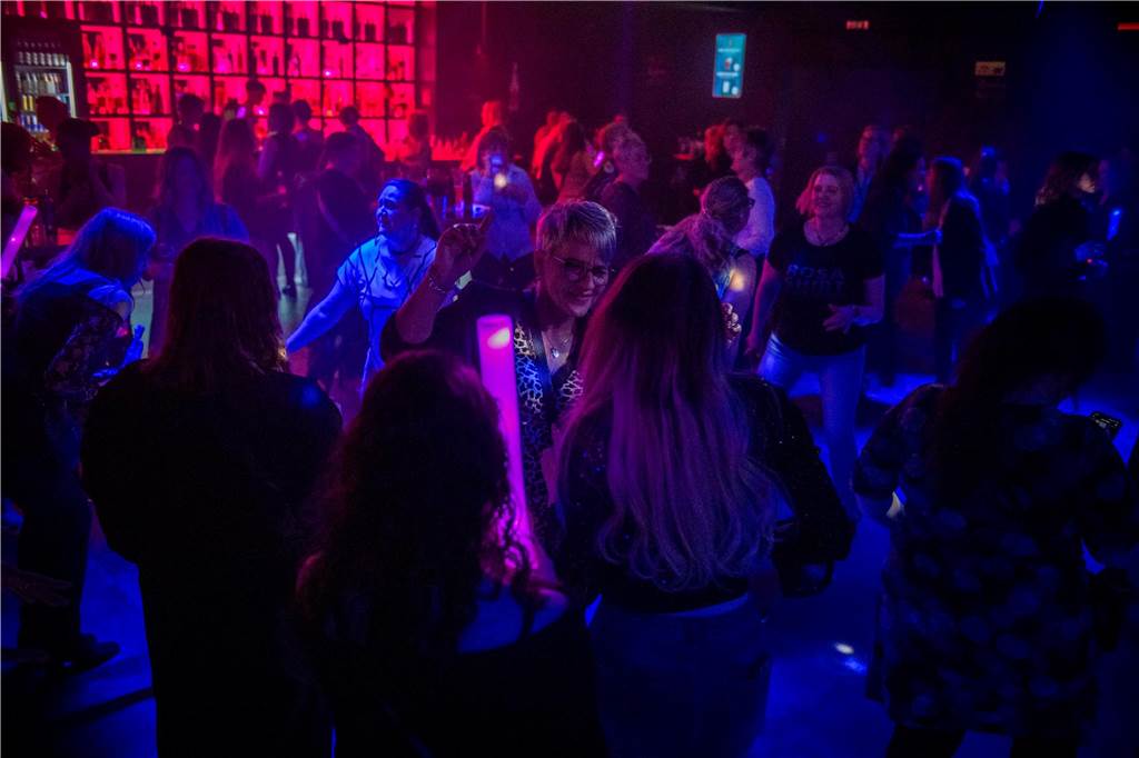 Ohne Partner und Kinder lässt es sich gut feiern - das bewiesen viele Frauen in der Halterner Stadtmühle.