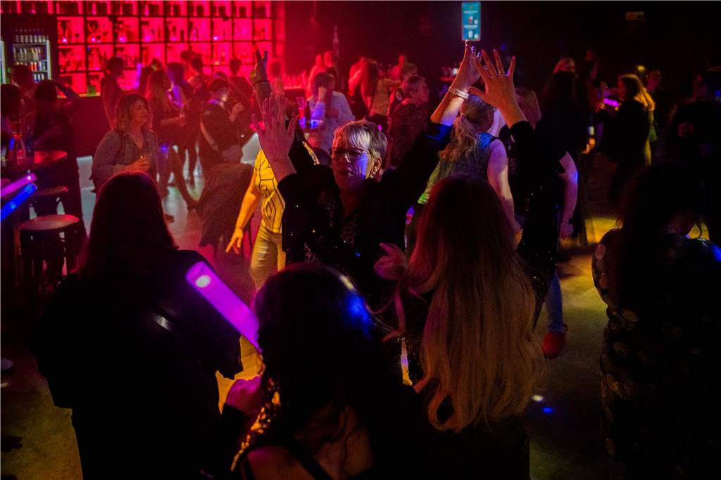 Ohne Partner und Kinder lässt es sich gut feiern - das bewiesen viele Frauen in der Halterner Stadtmühle.