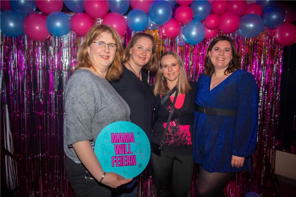 Ohne Partner und Kinder lässt es sich gut feiern - das bewiesen viele Frauen in der Halterner Stadtmühle.