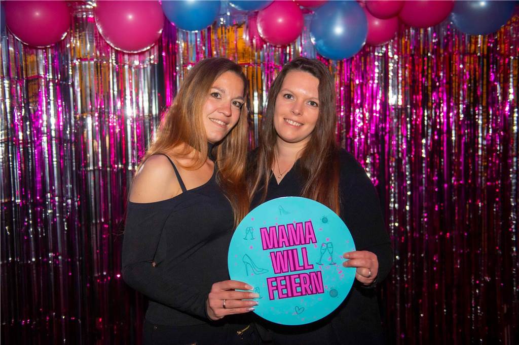 Ohne Partner und Kinder lässt es sich gut feiern - das bewiesen viele Frauen in der Halterner Stadtmühle.