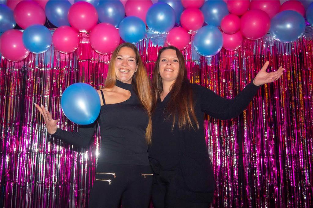 Ohne Partner und Kinder lässt es sich gut feiern - das bewiesen viele Frauen in der Halterner Stadtmühle.