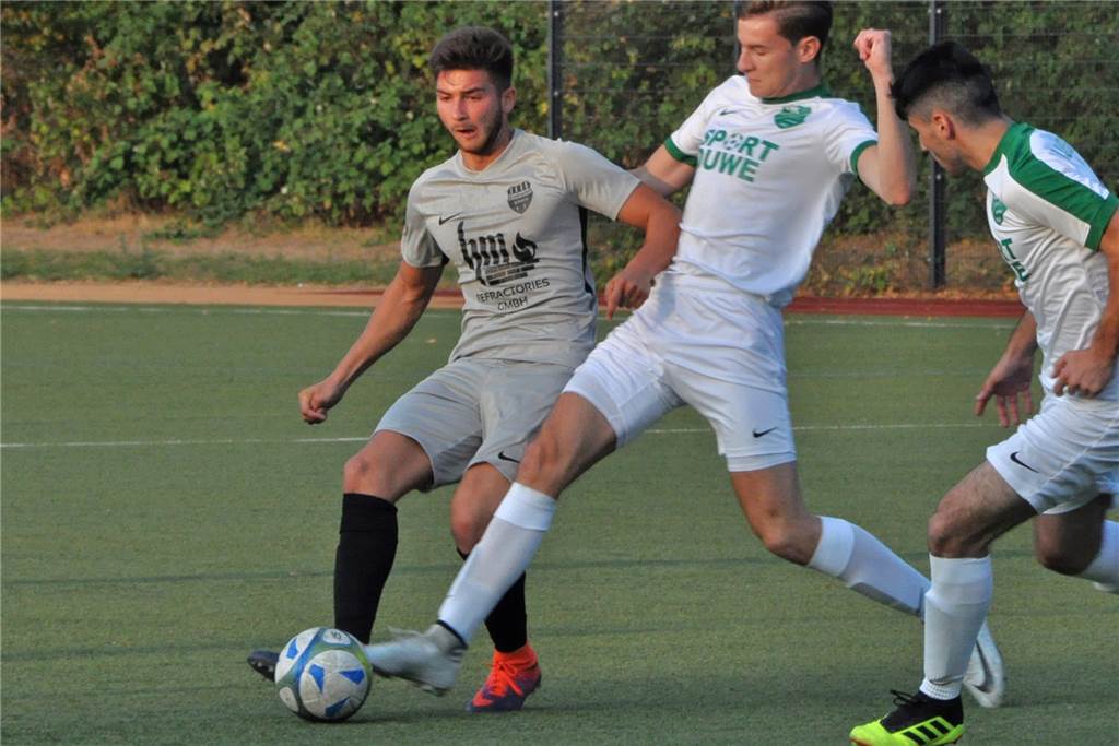 Der FC Castrop-Rauxel freut sich über einen unerwarteten Neuzugang Okan Dalkic (l.) schließt sich dem Kreisliga-A-Spitzenreiter FC Castrop-Rauxel an.