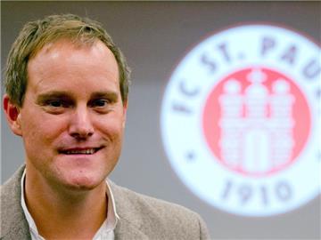 Oke Göttlich, Präsident des FC St. Pauli, kritisiert die mögliche Reform zur Neuverteilung der TV-Gelder. Foto: Daniel Bockwoldt