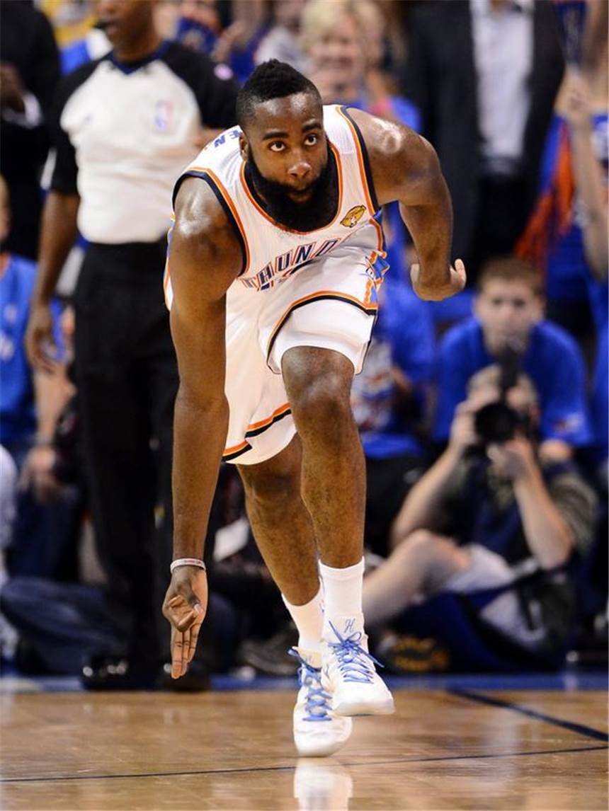NBA-Finale: Oklahoma führt dank Geduld und Durant Oklahomas James Harden zelebriert einen weiteren erfolgreichen Dreier. Foto: Larry W. Smith