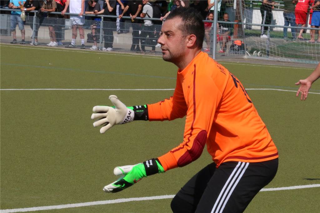 Der eine kommt, der andere geht: VfL Kamen verliert auch einen Torhüter Oktay Düzgün wechselt vom VfL Kamen zu TIU Rünthe.