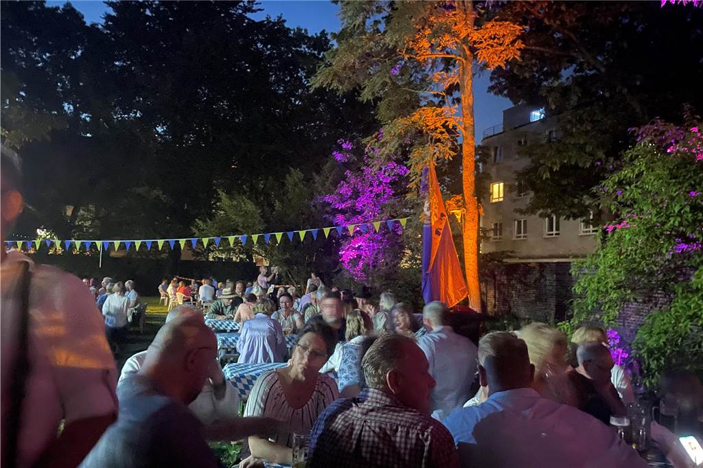 Voller Klostergarten beim Oktoberfest in Werne Oktoberfest in Werne