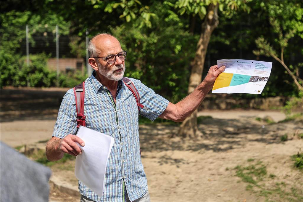Kreuz-Grundschule: Anwohner protestieren gegen Neubaupläne der Stadt Olaf Greve, Vorsitzender der Naturfreunde Dortmund-Kreuzviertel, kennt die jahrelangen Planungen in- und auswendig.