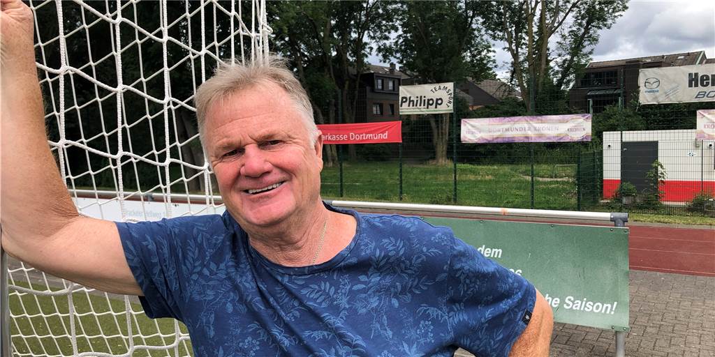 Fußballer wollen mehr Platz: „Da ist kein normales Training mehr möglich“ Olaf Schäfer, der Vorsitzende vom SV Brackel 06, wünscht sich ein zusätzliches Kleinfeld. Es könnte seiner Ansicht nach hinter dem Tor im Bildhintergrund entstehen