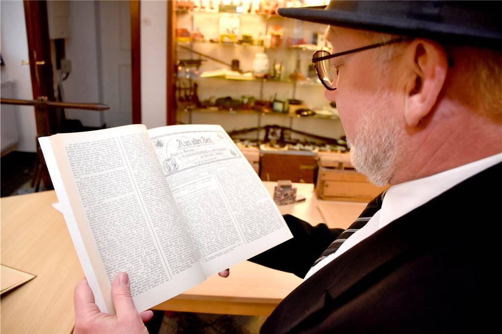 Zwischen Hightech und Zuwanderung: Oldenkott‘s Natz erinnert sich an 1902 Oldenkott's Natz blättert in den Schriften des Vereins für Geschichtsforschung und Altertumskunde des Kreises Ahaus. Aus ihm ging der Heimatverein Ahaus hervor. Um Forschung zu betreiben, Bräuche und Gewohnheiten zu erhalten und über die Geschichte der Stadt zu schreiben.