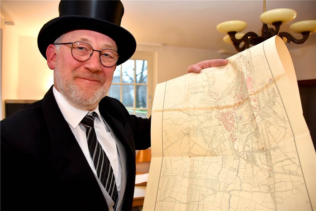 Zwischen Hightech und Zuwanderung: Oldenkott‘s Natz erinnert sich an 1902 Oldenkott's Natz wirft einen Blick auf das Ahaus von 1900. Damals zur Jahrhundertwende, kurz bevor der Heimatverein Ahaus gegründet wurde, platzte die Stadt förmlich aus allen Nähten. Binnen 20 Jahren hatte sich die Bevölkerung verdoppelt.